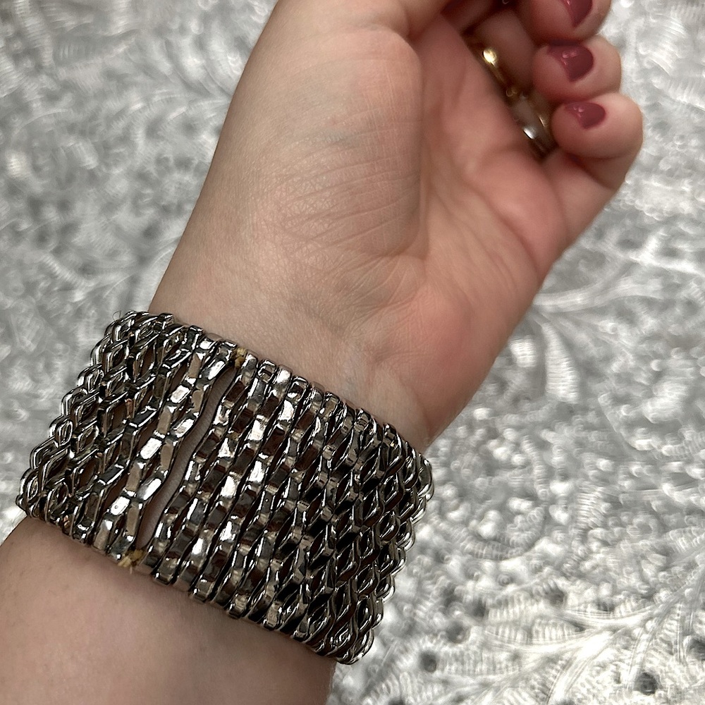 Elasticated Silver Tone Bracelet